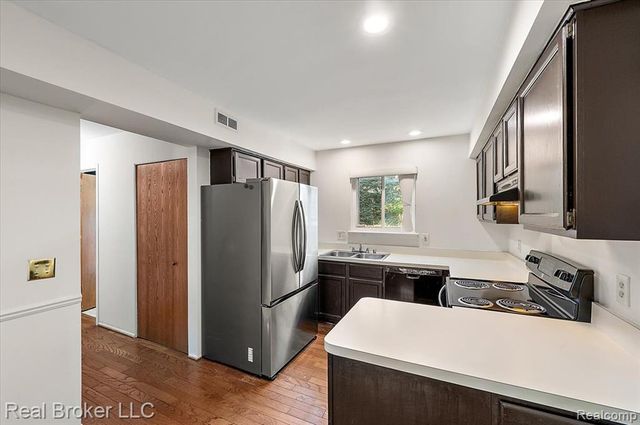 24446 Simmons Drive, Novi, MI 48374