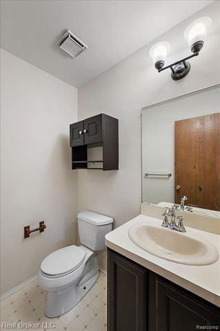 24446 Simmons Drive, Novi, MI 48374