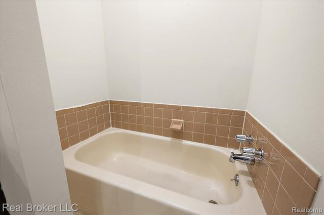 24446 Simmons Drive, Novi, MI 48374