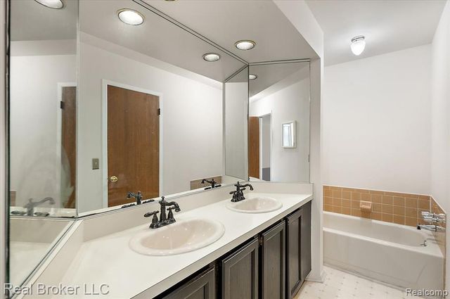 24446 Simmons Drive, Novi, MI 48374