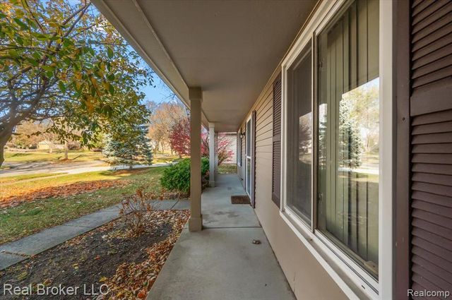 24446 Simmons Drive, Novi, MI 48374