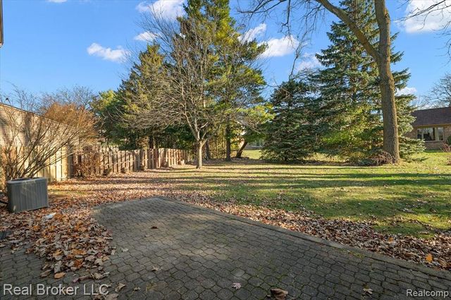 24446 Simmons Drive, Novi, MI 48374