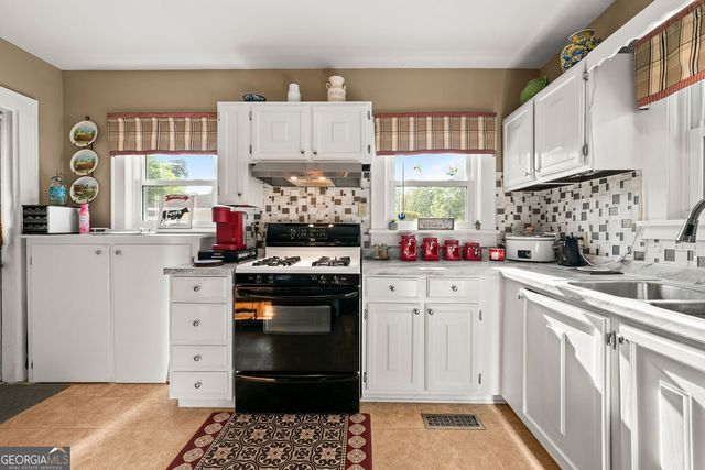 209 W Fairmount Ave, Cedartown, GA 30125
