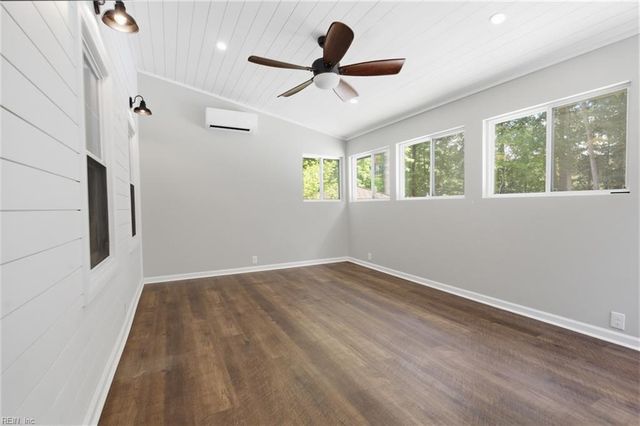 656 Parker RD, Chesapeake, VA 23322
