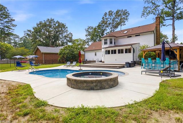 656 Parker RD, Chesapeake, VA 23322