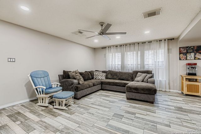 8614 Cross Spring, San Antonio, TX 78251