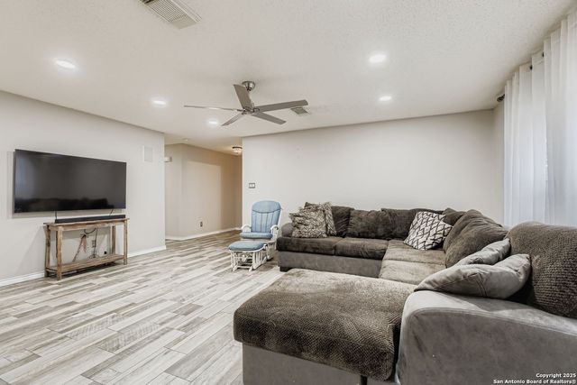 8614 Cross Spring, San Antonio, TX 78251