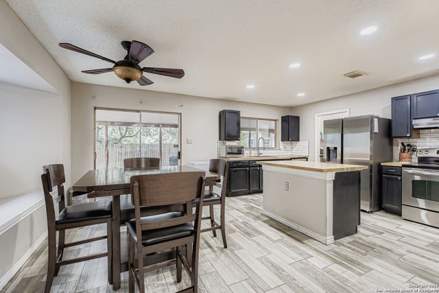 8614 Cross Spring, San Antonio, TX 78251