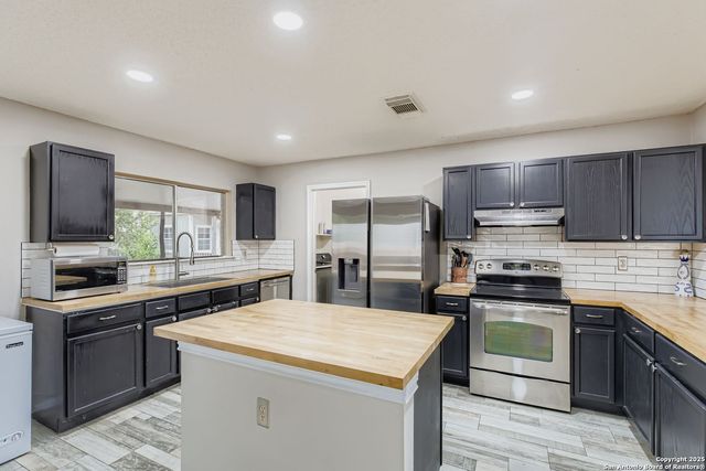 8614 Cross Spring, San Antonio, TX 78251