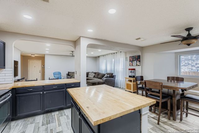 8614 Cross Spring, San Antonio, TX 78251