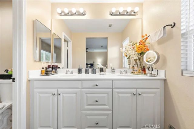 19527 Opal lane, Saugus, CA 91350