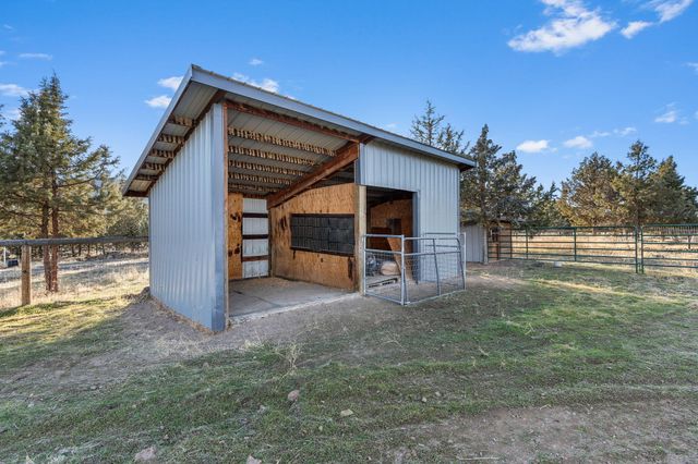 9001 SW Desert Sage Lane, Powell Butte, OR 97753