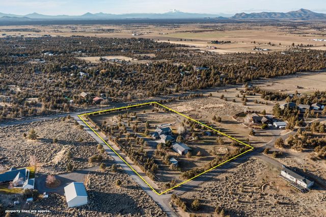 9001 SW Desert Sage Lane, Powell Butte, OR 97753