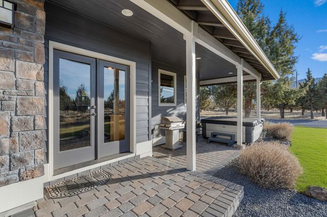 9001 SW Desert Sage Lane, Powell Butte, OR 97753