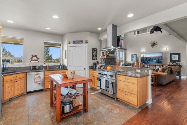 9001 SW Desert Sage Lane, Powell Butte, OR 97753