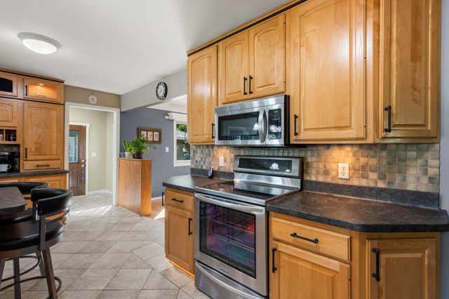 2508 W 140th Street, Burnsville, MN 55337