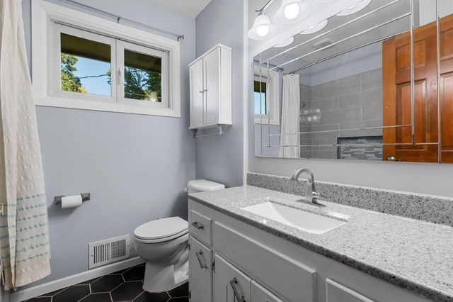 2508 W 140th Street, Burnsville, MN 55337