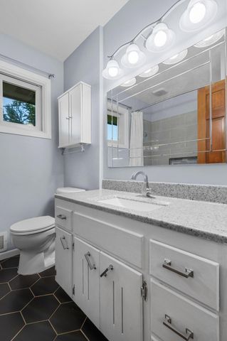 2508 W 140th Street, Burnsville, MN 55337