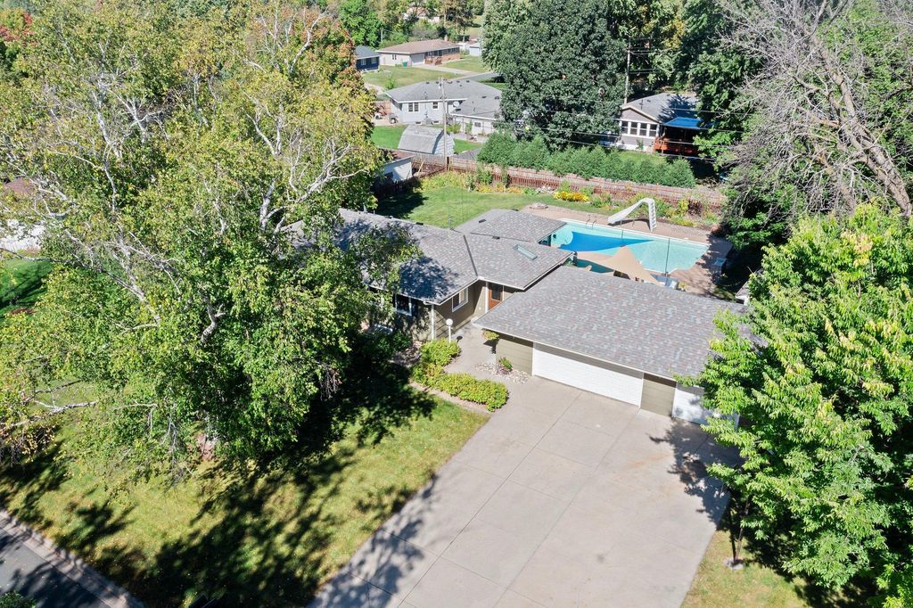 2508 W 140th Street, Burnsville, MN 55337 — photo 2