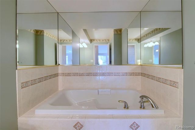 505 Willow Drive 26, South Lyon, MI 48178