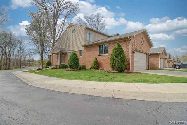 505 Willow Drive 26, South Lyon, MI 48178