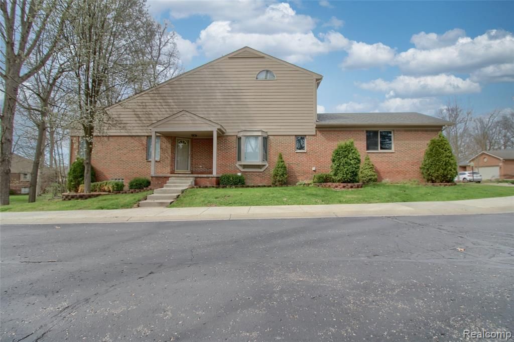 505 Willow Drive 26, South Lyon, MI 48178