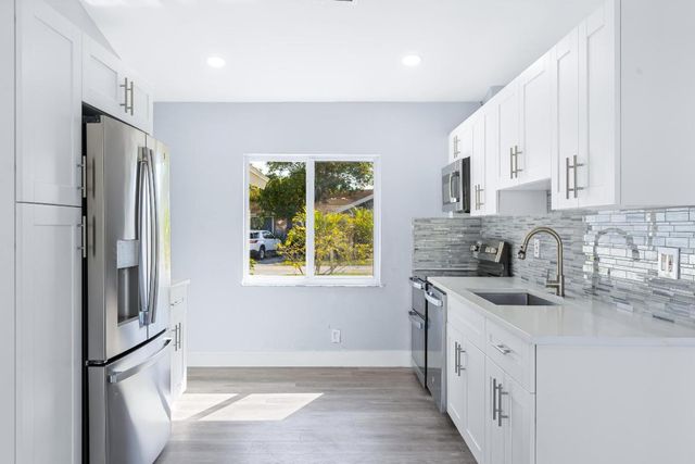 8209 SW 12th Street, North Lauderdale, FL 33068