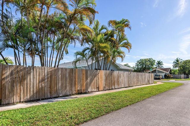 8209 SW 12th Street, North Lauderdale, FL 33068