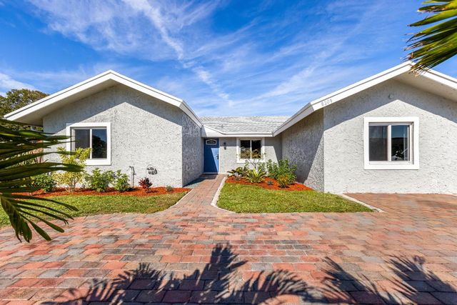 8209 SW 12th Street, North Lauderdale, FL 33068