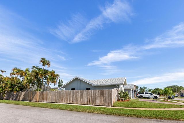 8209 SW 12th Street, North Lauderdale, FL 33068