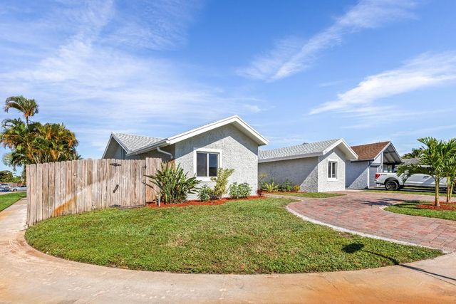 8209 SW 12th Street, North Lauderdale, FL 33068