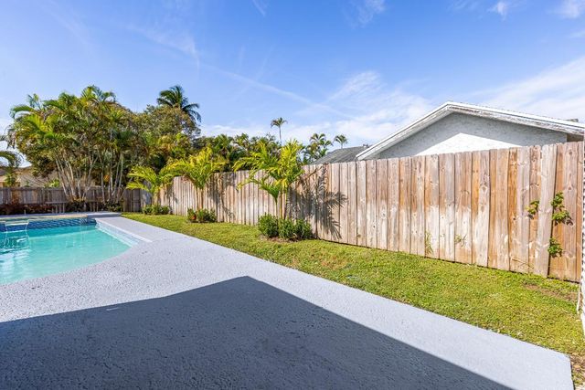 8209 SW 12th Street, North Lauderdale, FL 33068