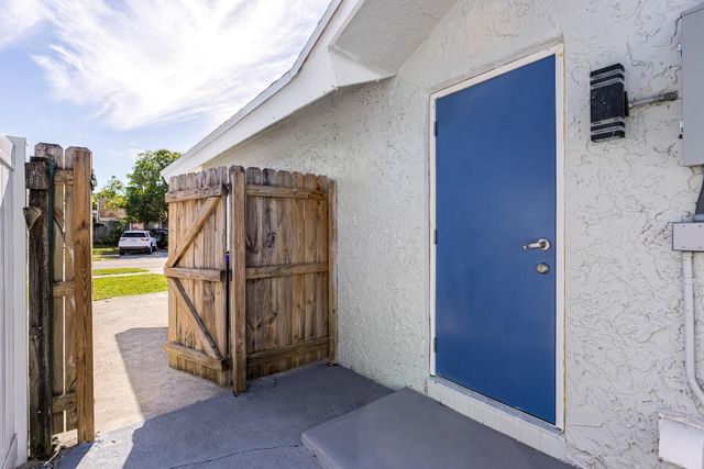 8209 SW 12th Street, North Lauderdale, FL 33068