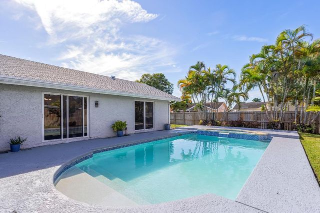 8209 SW 12th Street, North Lauderdale, FL 33068