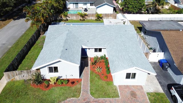 8209 SW 12th Street, North Lauderdale, FL 33068