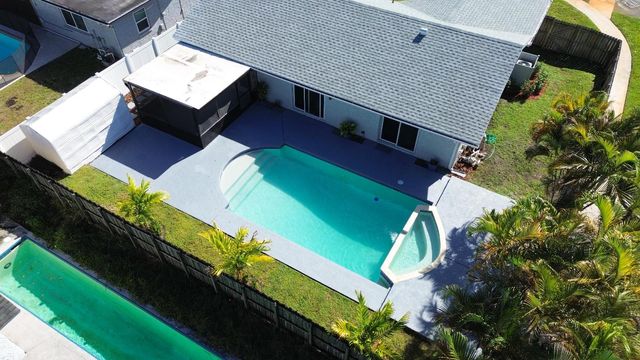 8209 SW 12th Street, North Lauderdale, FL 33068