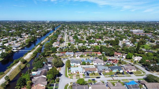 8209 SW 12th Street, North Lauderdale, FL 33068