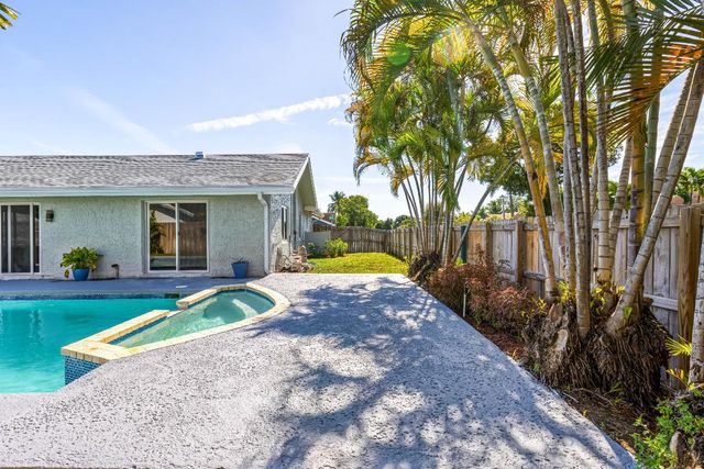 8209 SW 12th Street, North Lauderdale, FL 33068