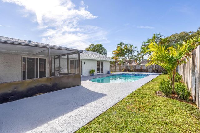 8209 SW 12th Street, North Lauderdale, FL 33068