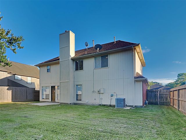 1103 Lochmoor Lane, Pearland, TX 77581