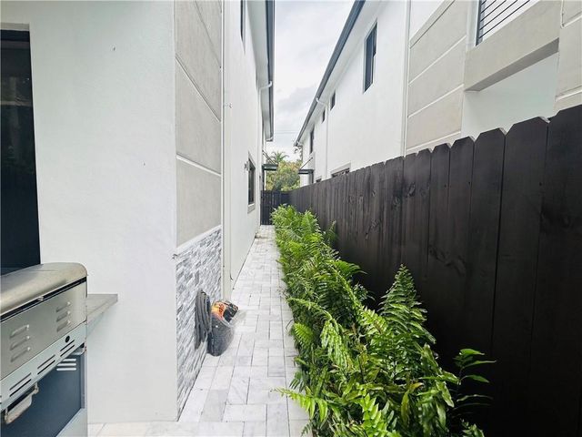 310 SW 9th Street 1, Fort Lauderdale, FL 33315