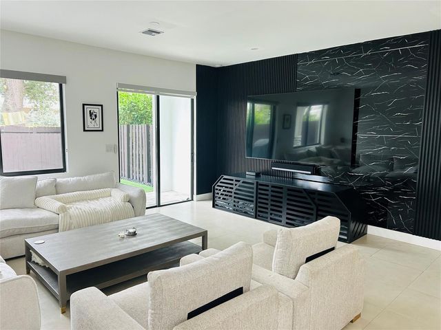 310 SW 9th Street 1, Fort Lauderdale, FL 33315