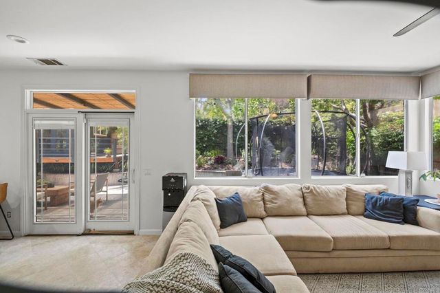 6687 Corte Eduardo, Carlsbad, CA 92009