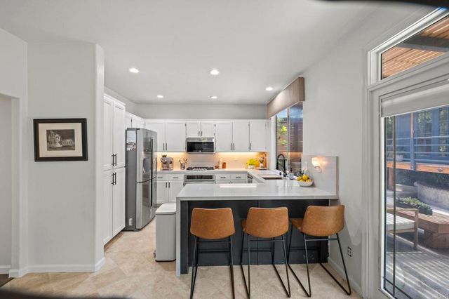 6687 Corte Eduardo, Carlsbad, CA 92009
