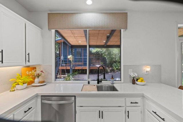 6687 Corte Eduardo, Carlsbad, CA 92009
