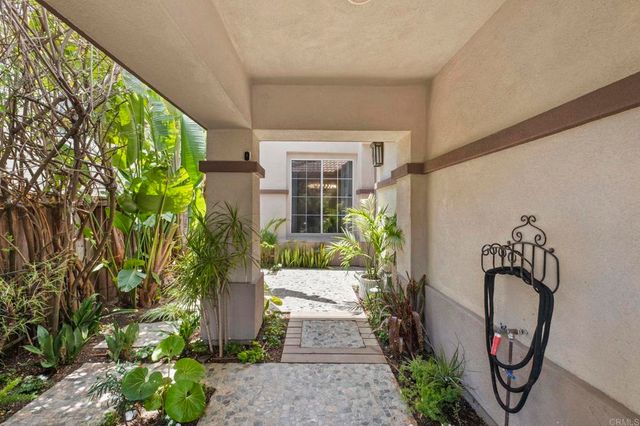 6687 Corte Eduardo, Carlsbad, CA 92009