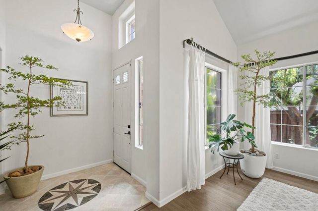 6687 Corte Eduardo, Carlsbad, CA 92009