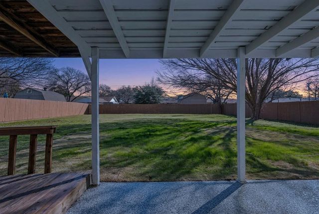 312 E Hampton Road, Crowley, TX 76036