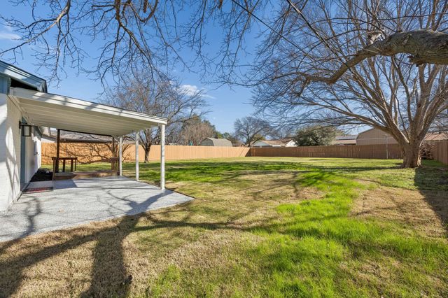 312 E Hampton Road, Crowley, TX 76036