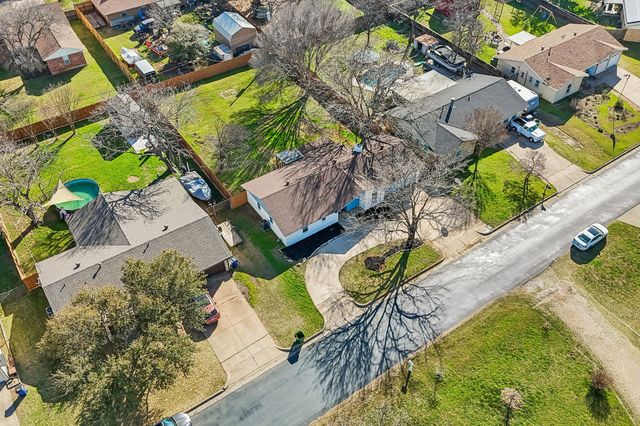312 E Hampton Road, Crowley, TX 76036